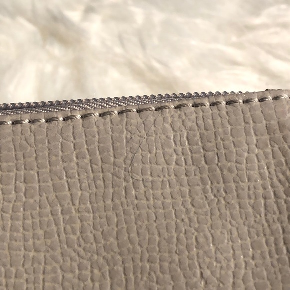 NWOT Nine West Glossy Textured Zippered Wristlet - Picture 13 of 13